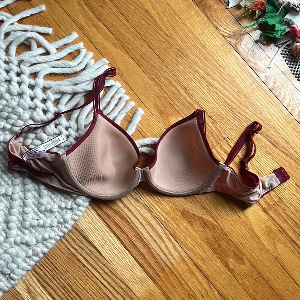 NWOT Vic Sec bra - Picture 3 of 7